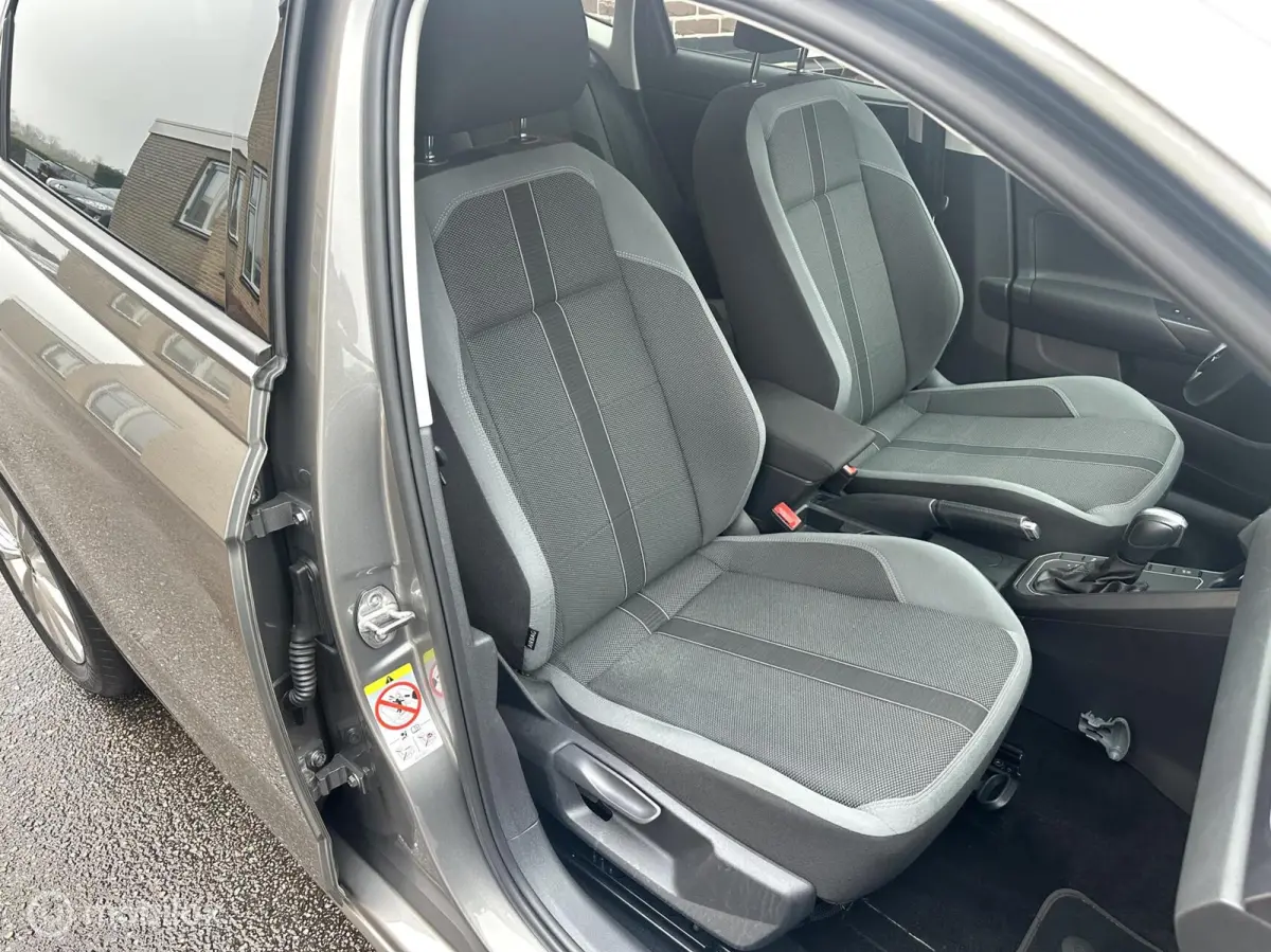 1.0 TSI Highline DSG AUTOMAAT FACELIFT MODEL SFEERVERLICHTING ACHTERUITRIJ CAMERA STOELVERWARMING CLIMATE CONTROLE NETTE AUTO!!