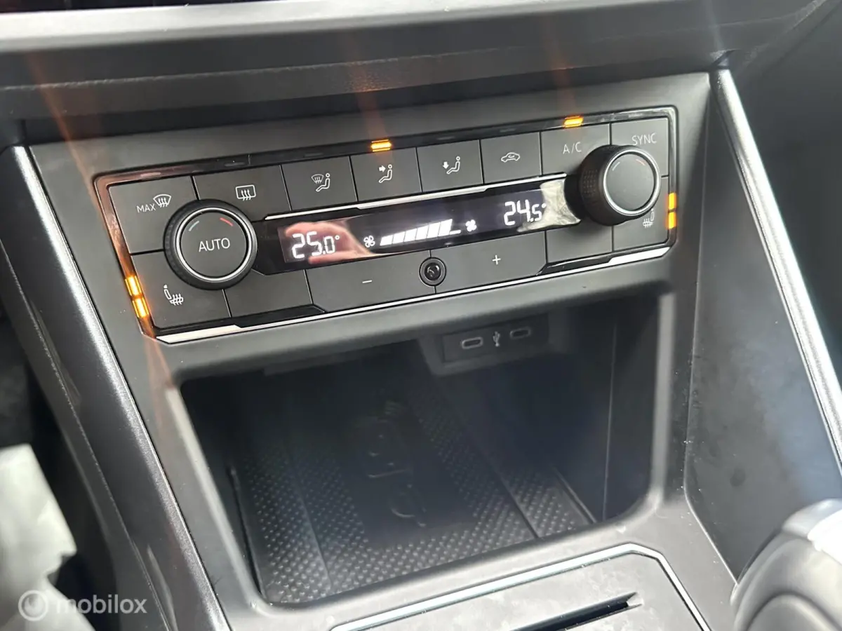 1.0 TSI Highline DSG AUTOMAAT FACELIFT MODEL SFEERVERLICHTING ACHTERUITRIJ CAMERA STOELVERWARMING CLIMATE CONTROLE NETTE AUTO!!