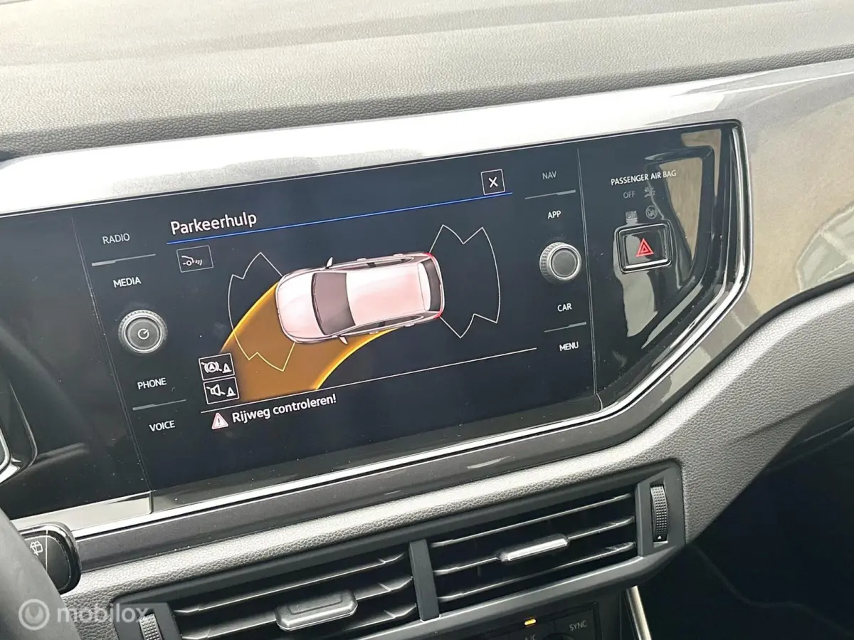 1.0 TSI Highline DSG AUTOMAAT FACELIFT MODEL SFEERVERLICHTING ACHTERUITRIJ CAMERA STOELVERWARMING CLIMATE CONTROLE NETTE AUTO!!