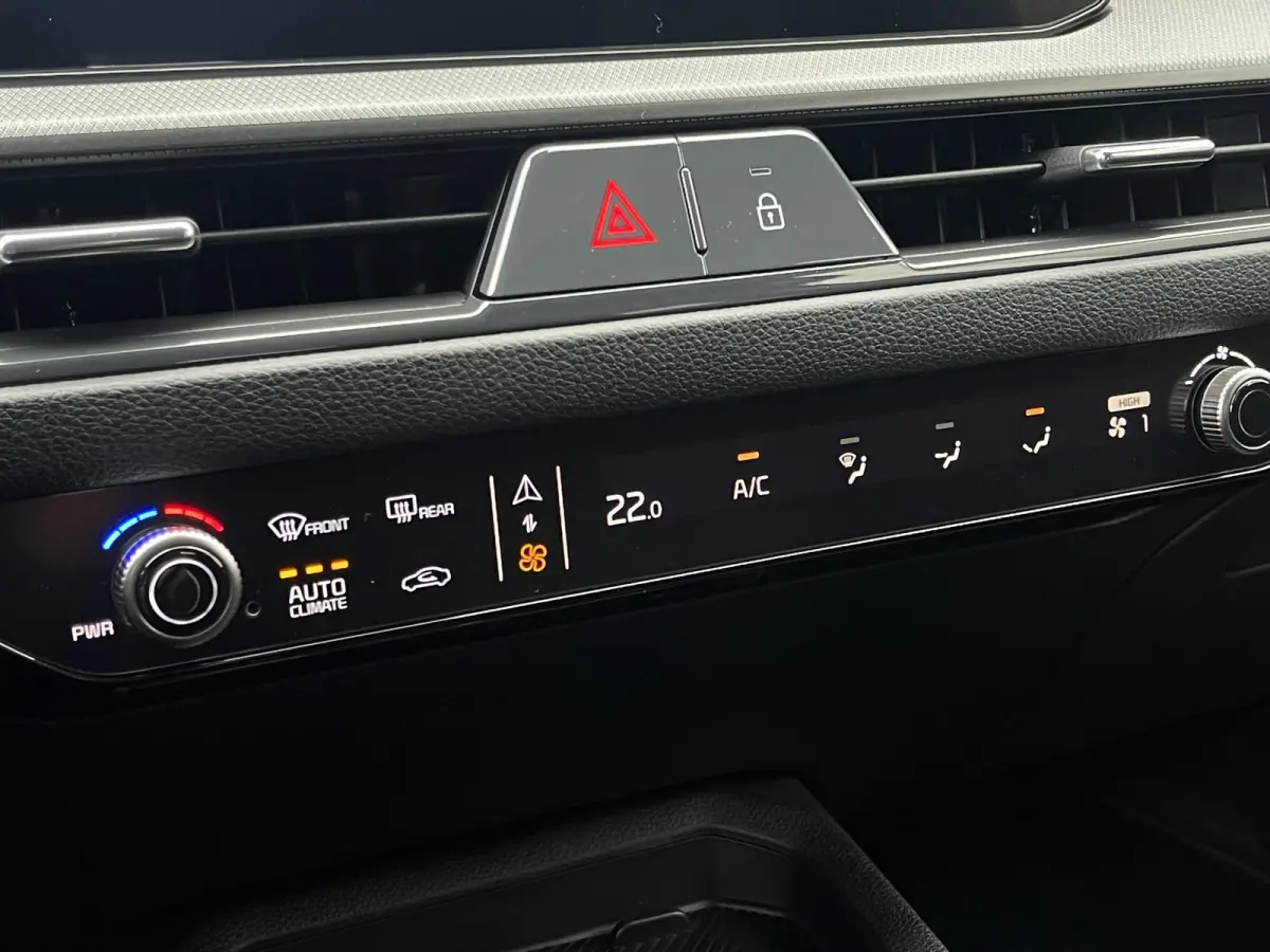 1.0 T-GDi MHEV ExecutiveLine | NU MET €1.000 inruilpremie! | Dodehoekassistentie | Stoel/stuurverwarming | Apple Carplay