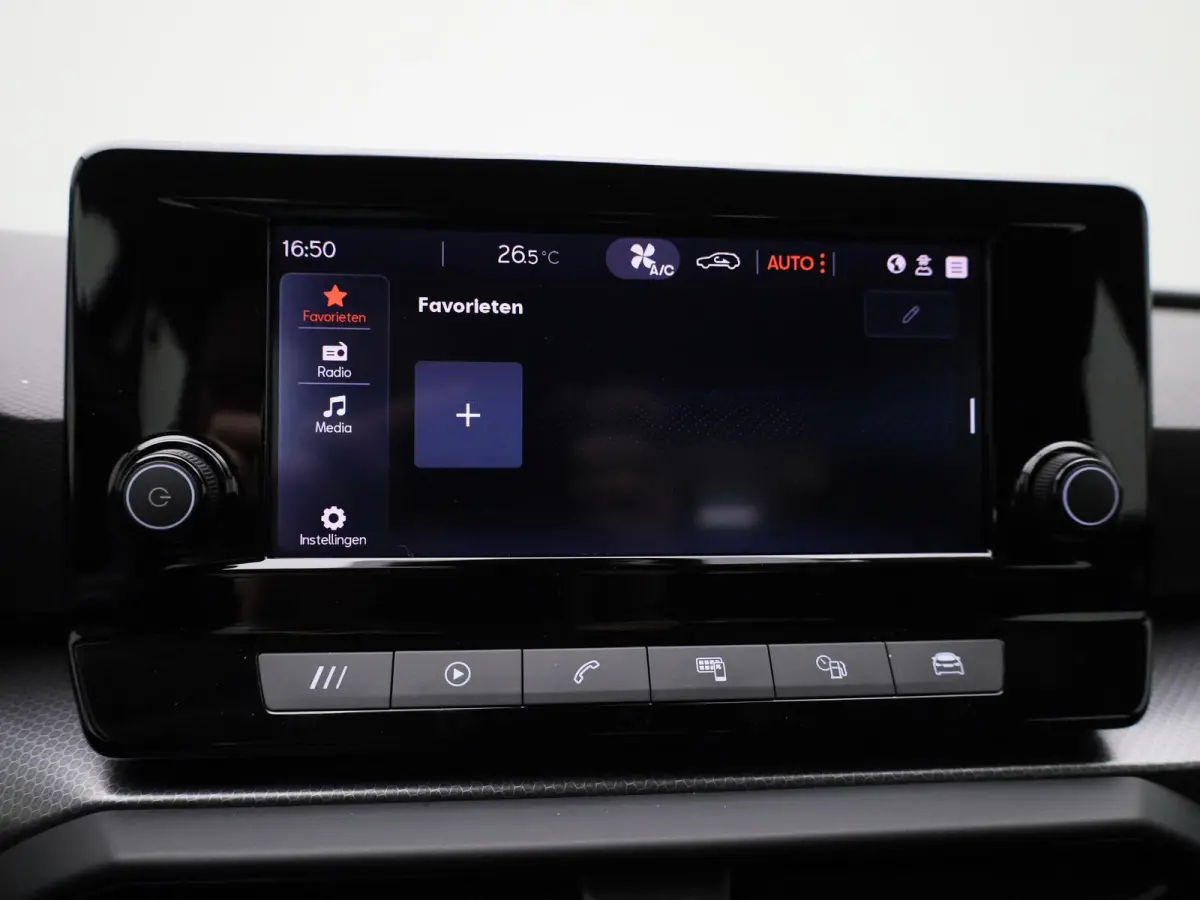 1.0 TSI Reference | LED | CLIMATE CONTROL | APPLE CARPLAY / ANDROID AUTO