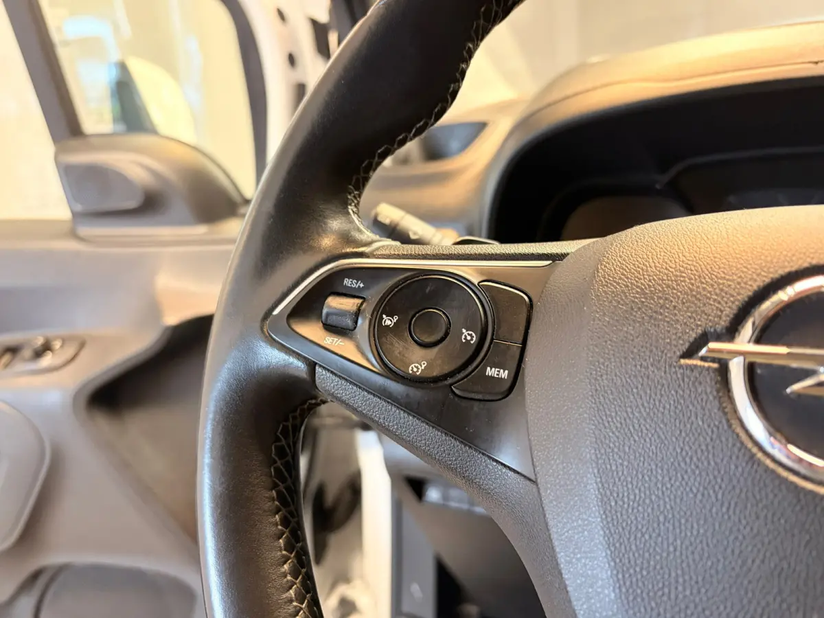 1.5D L1H1 Edition AUTOMAAT | SCHUIFDEUR | CRUISE | NAVI |