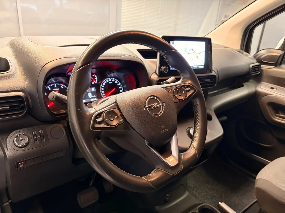 1.5D L1H1 Edition AUTOMAAT | SCHUIFDEUR | CRUISE | NAVI |