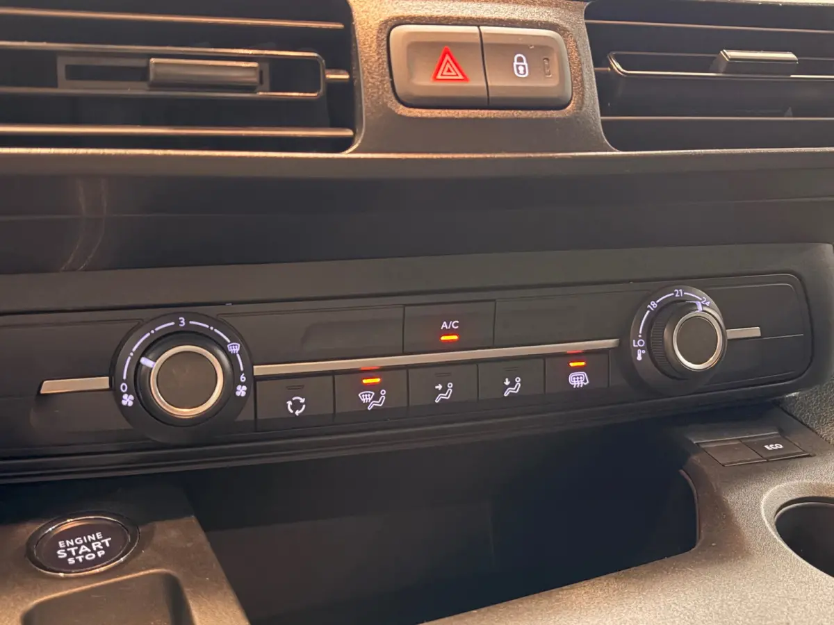 1.5D L1H1 Edition AUTOMAAT | SCHUIFDEUR | CRUISE | NAVI |