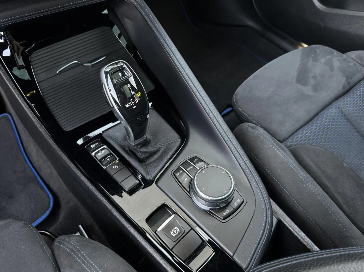 sDrive20i High Executive M Sport 192pk|Pano|Head-Up|Alcantara|Automaat|