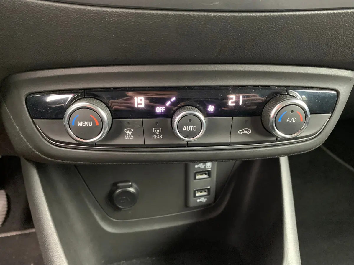 1.2 Turbo Elegance Airco | AGR-Stoel | Camera | Cruise Control | DAB | LMV 16" | Trekhaak Afneembaar |