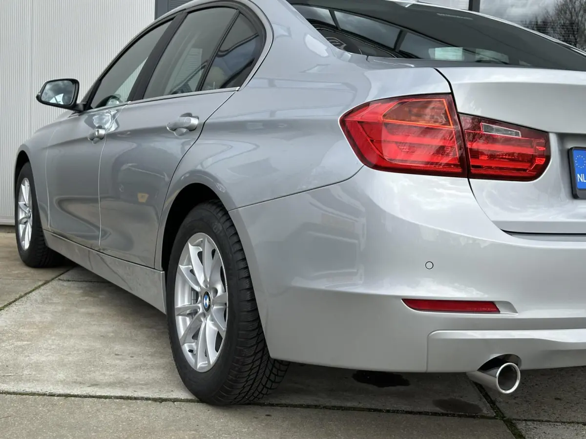 320i Executive