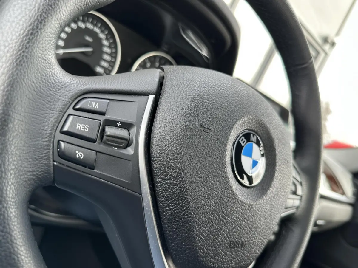 320i Executive