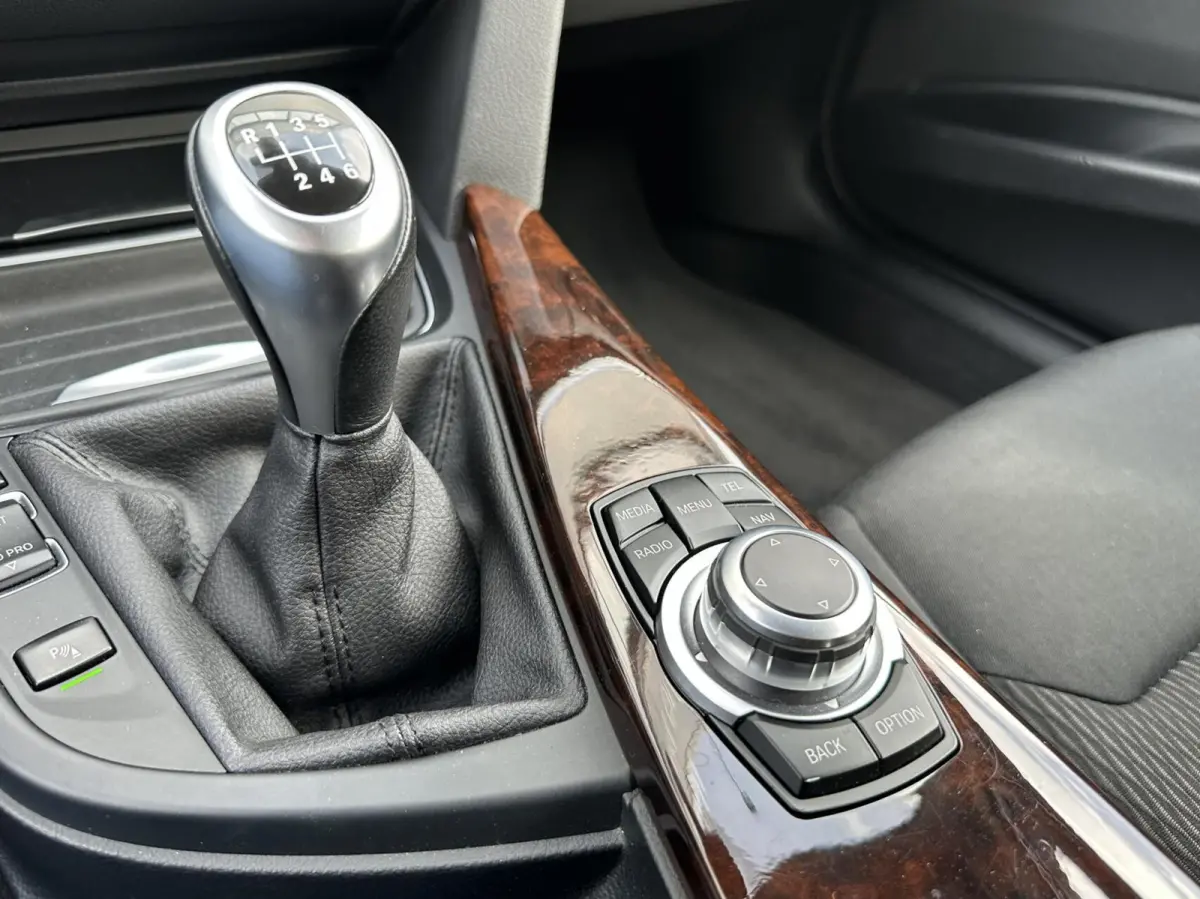 320i Executive