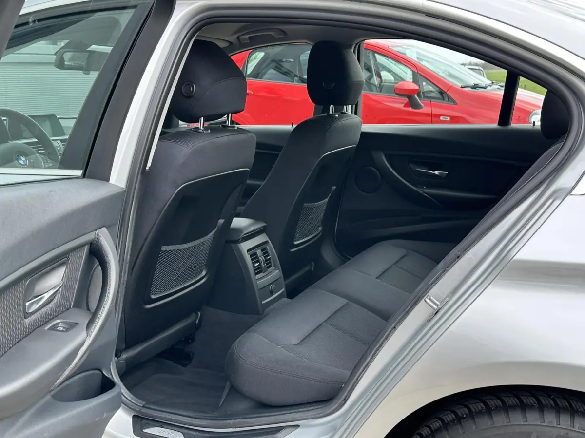 320i Executive