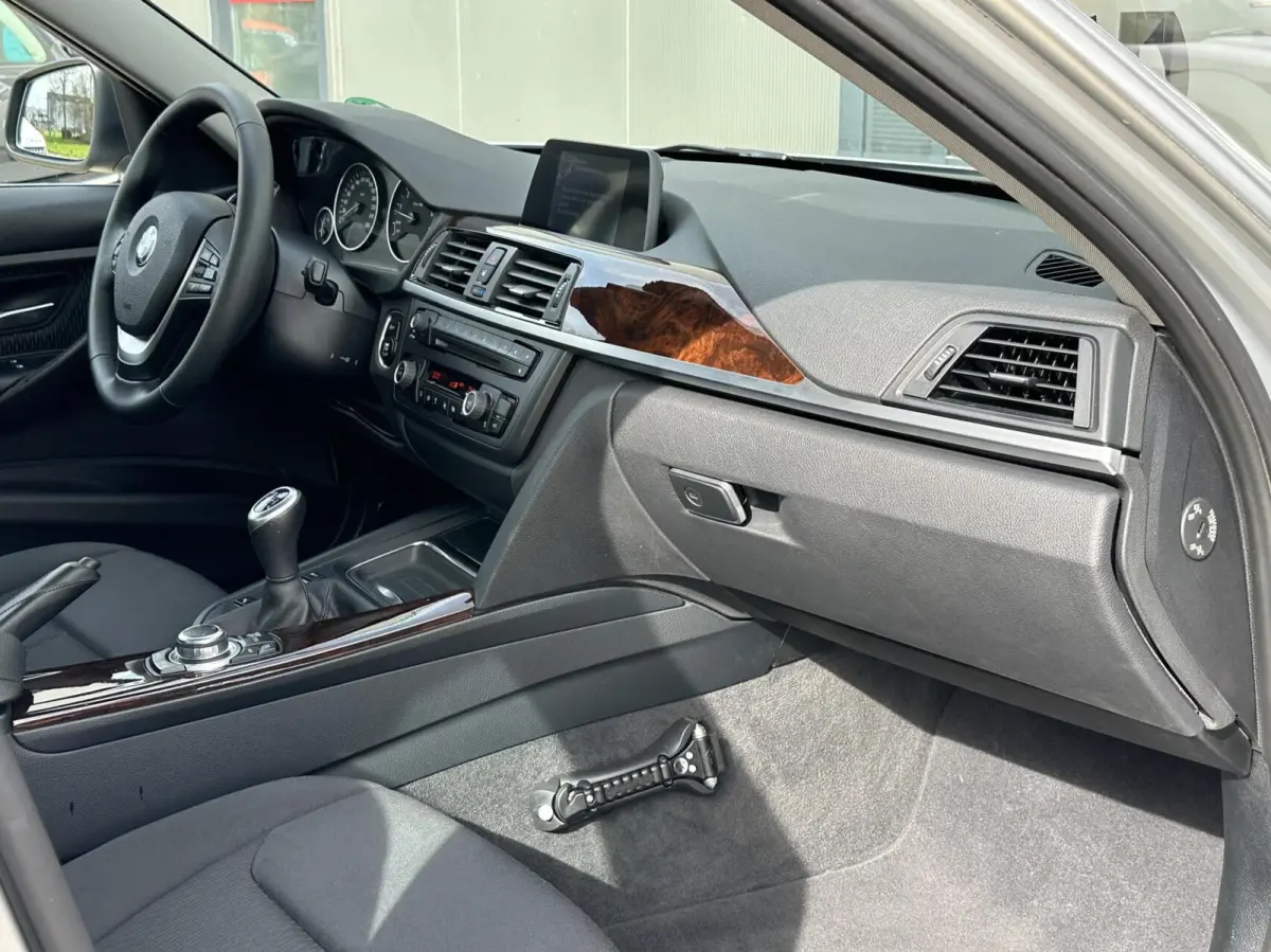 320i Executive