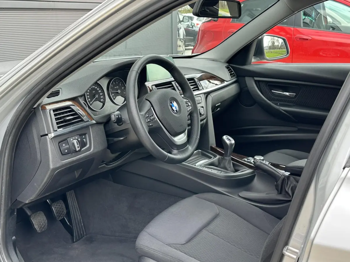 320i Executive