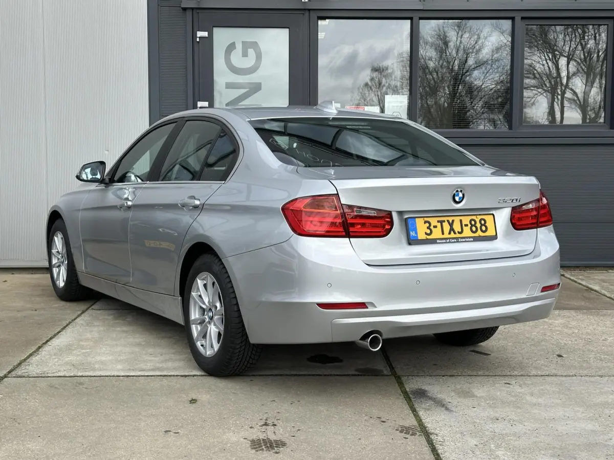320i Executive