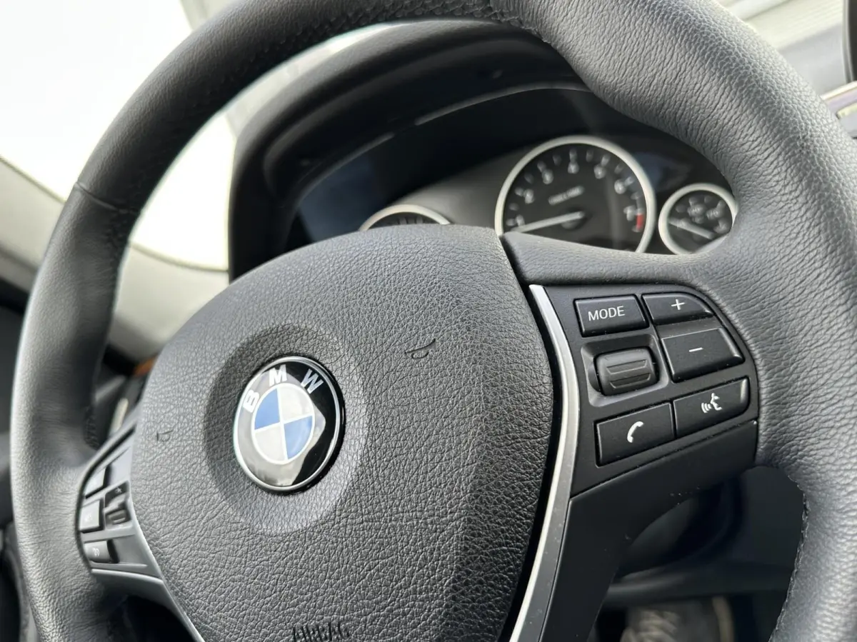 320i Executive