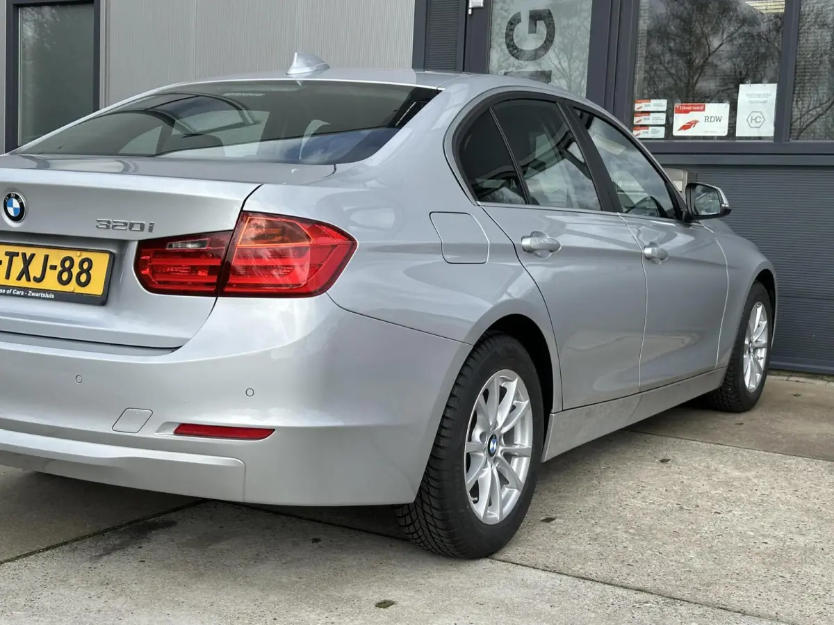 320i Executive