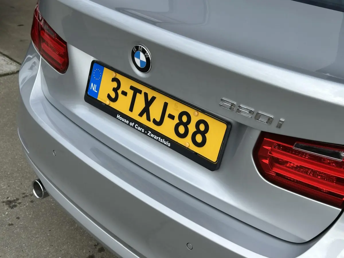 320i Executive