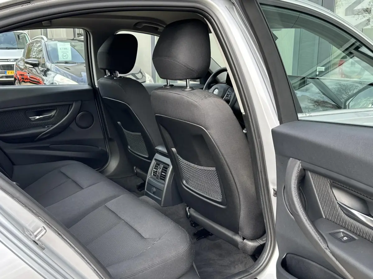 320i Executive