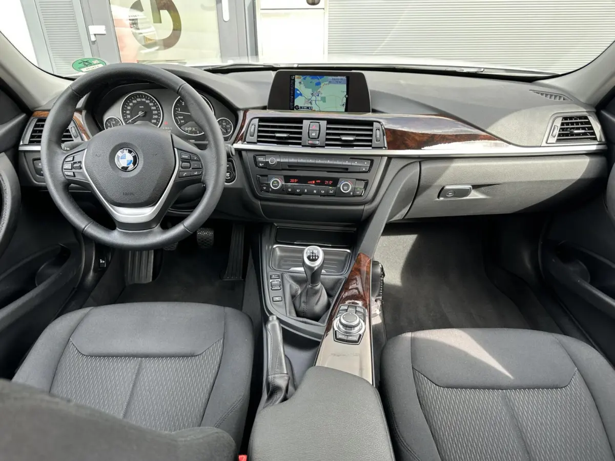 320i Executive