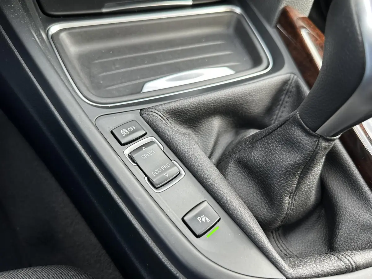 320i Executive