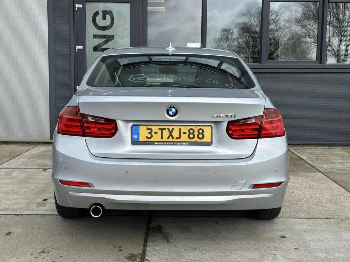 320i Executive