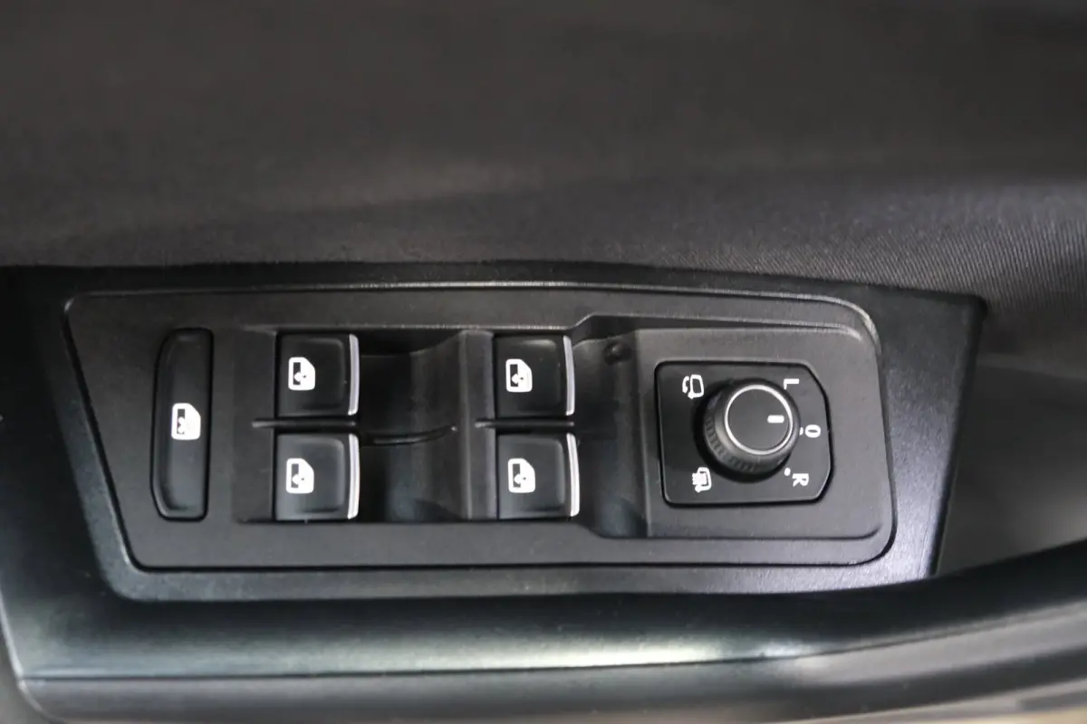 1.5 TSI Sport Business R-Line Automaat - Airco, Cruise, Panodak, Carplay, Virtual Display, PDC, Navi.