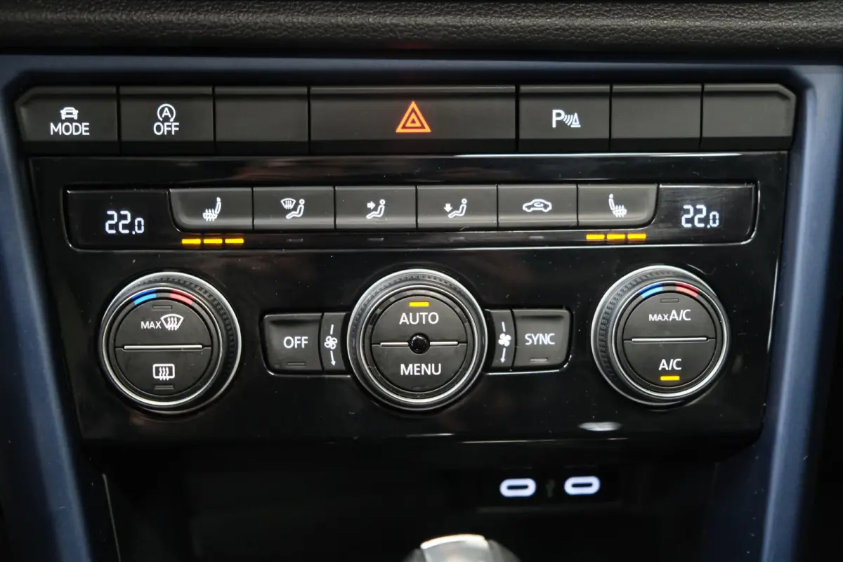 1.5 TSI Sport Business R-Line Automaat - Airco, Cruise, Panodak, Carplay, Virtual Display, PDC, Navi.