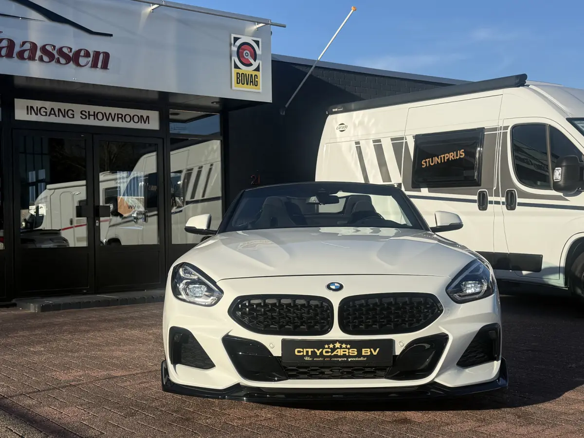 sDrive20i High Executive M Sport 198 pk navi camera leder lmv 19 pdc v/a xenon keyless entry spoiler pakket dealer oh