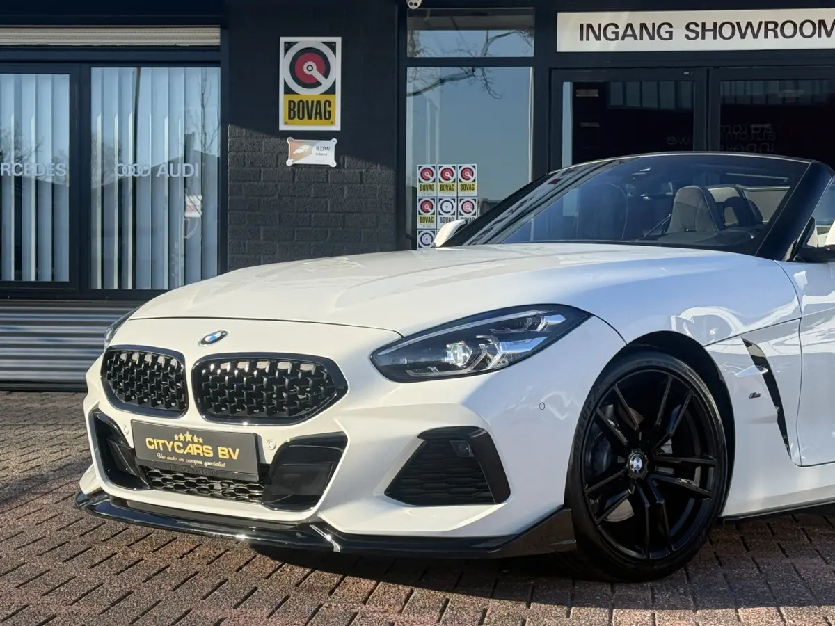 sDrive20i High Executive M Sport 198 pk navi camera leder lmv 19 pdc v/a xenon keyless entry spoiler pakket dealer oh