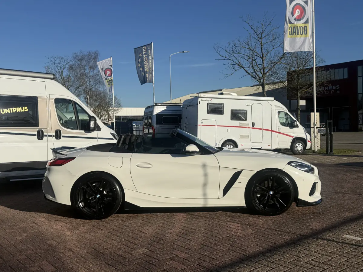 sDrive20i High Executive M Sport 198 pk navi camera leder lmv 19 pdc v/a xenon keyless entry spoiler pakket dealer oh