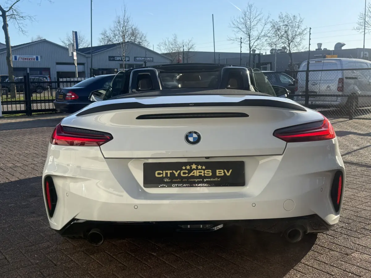 sDrive20i High Executive M Sport 198 pk navi camera leder lmv 19 pdc v/a xenon keyless entry spoiler pakket dealer oh