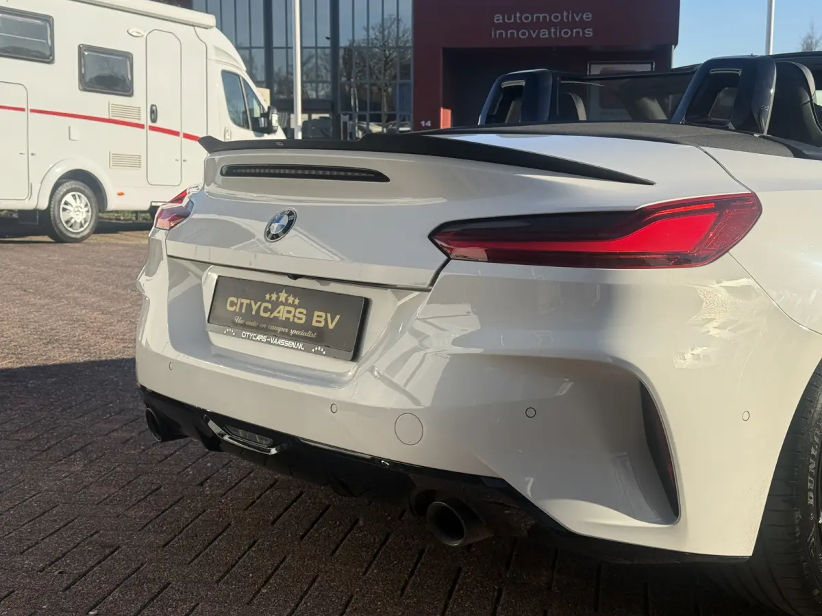 sDrive20i High Executive M Sport 198 pk navi camera leder lmv 19 pdc v/a xenon keyless entry spoiler pakket dealer oh