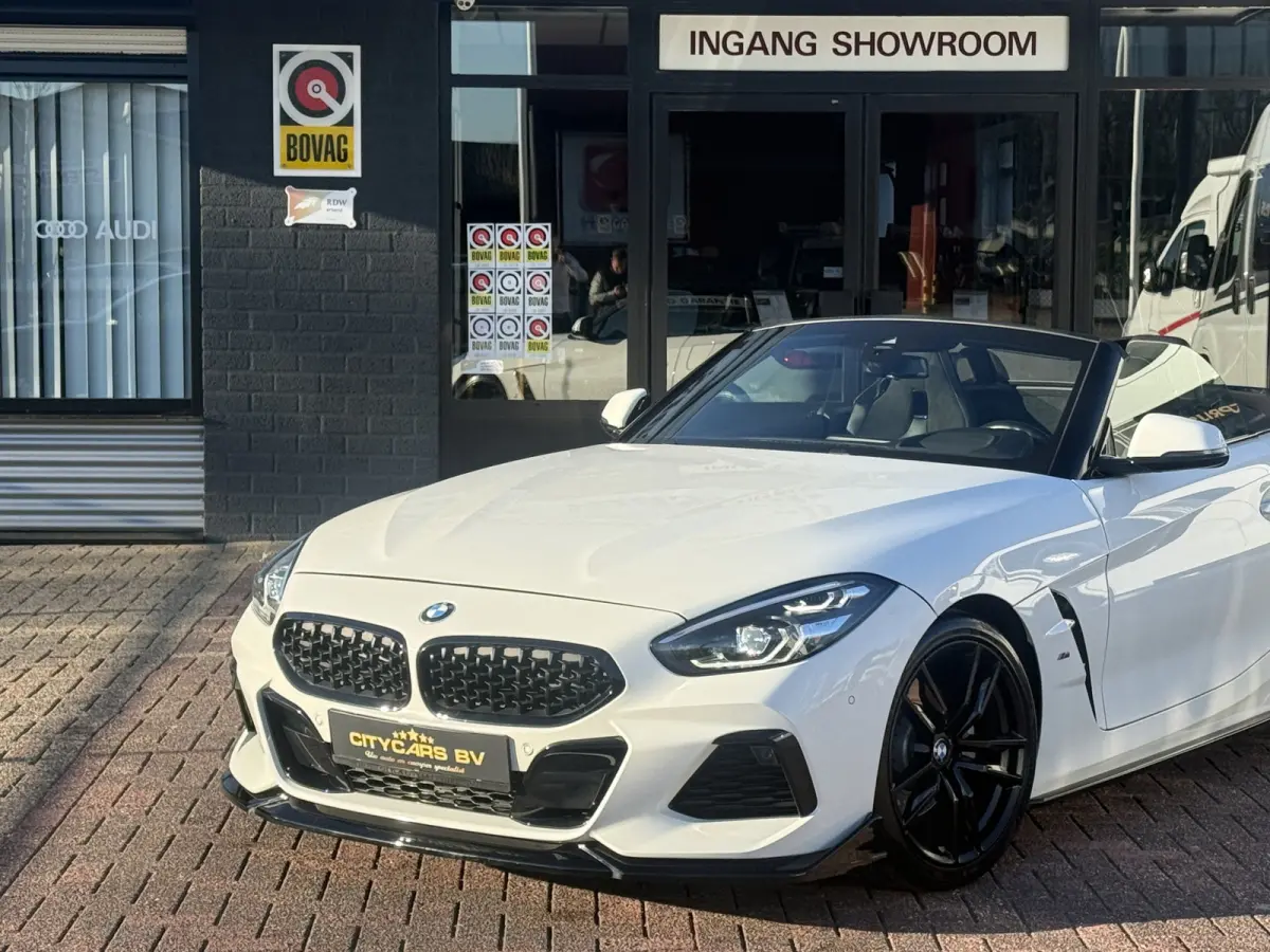 sDrive20i High Executive M Sport 198 pk navi camera leder lmv 19 pdc v/a xenon keyless entry spoiler pakket dealer oh