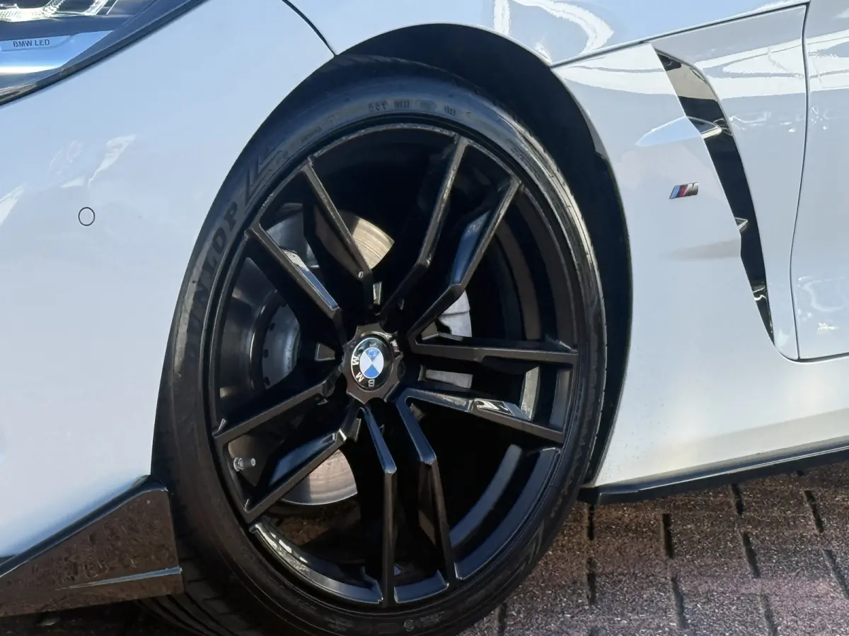 sDrive20i High Executive M Sport 198 pk navi camera leder lmv 19 pdc v/a xenon keyless entry spoiler pakket dealer oh