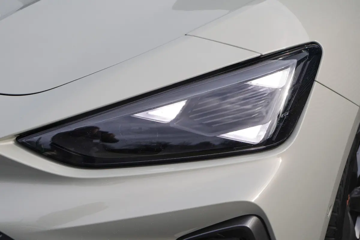 1.5 TSI e-Hybrid 204pk Business | SoH 100% | Panoramadak | Sennheiser | Stoel/ Stuurverwarming | Elektr. Bestuurderstoel | Elektr. Achterklep