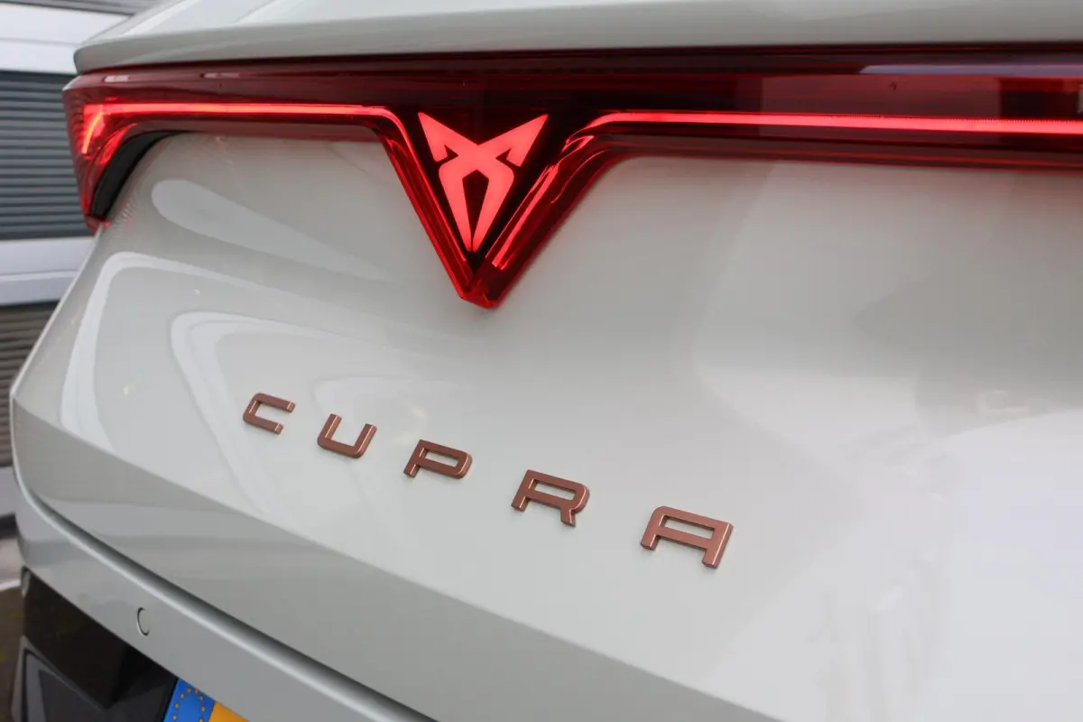 1.5 TSI e-Hybrid 204pk Business | SoH 100% | Panoramadak | Sennheiser | Stoel/ Stuurverwarming | Elektr. Bestuurderstoel | Elektr. Achterklep