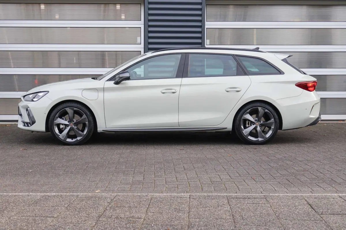 1.5 TSI e-Hybrid 204pk Business | SoH 100% | Panoramadak | Sennheiser | Stoel/ Stuurverwarming | Elektr. Bestuurderstoel | Elektr. Achterklep