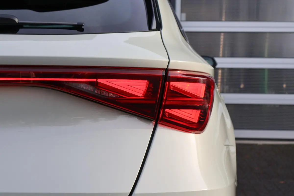 1.5 TSI e-Hybrid 204pk Business | SoH 100% | Panoramadak | Sennheiser | Stoel/ Stuurverwarming | Elektr. Bestuurderstoel | Elektr. Achterklep