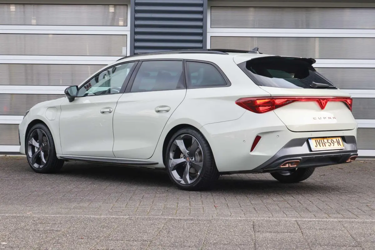 1.5 TSI e-Hybrid 204pk Business | SoH 100% | Panoramadak | Sennheiser | Stoel/ Stuurverwarming | Elektr. Bestuurderstoel | Elektr. Achterklep