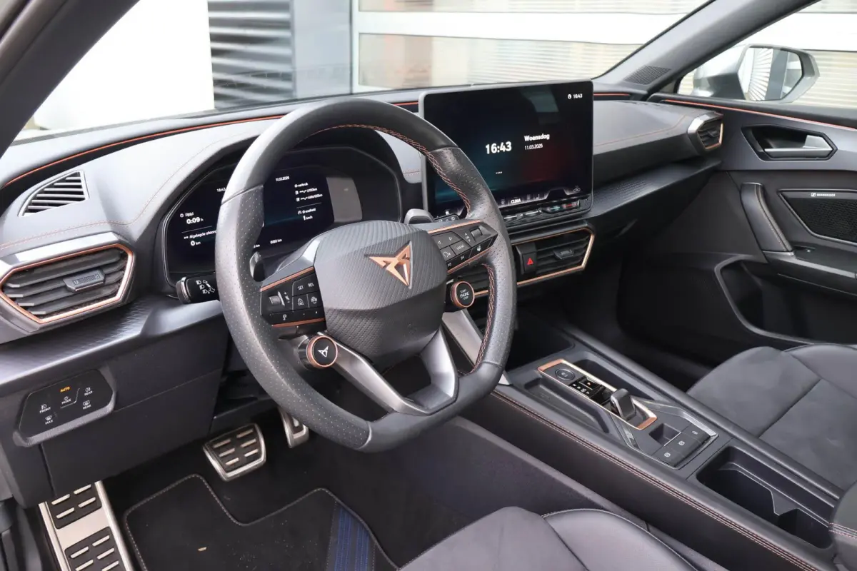 1.5 TSI e-Hybrid 204pk Business | SoH 100% | Panoramadak | Sennheiser | Stoel/ Stuurverwarming | Elektr. Bestuurderstoel | Elektr. Achterklep