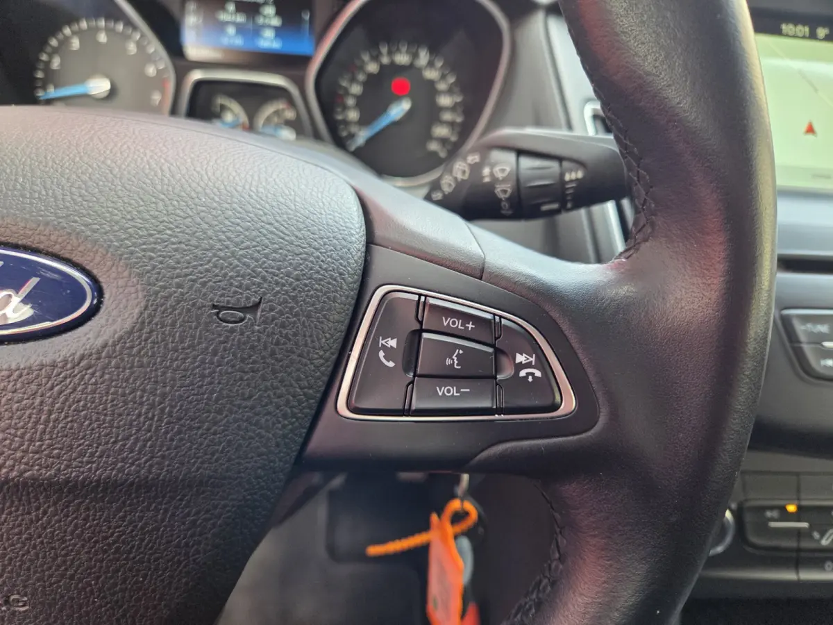 1.0 Lease Edition Navigatie/ Parkeersensoren achter/ Trekhaak/ Cruise control/ Rijklaarprijs!