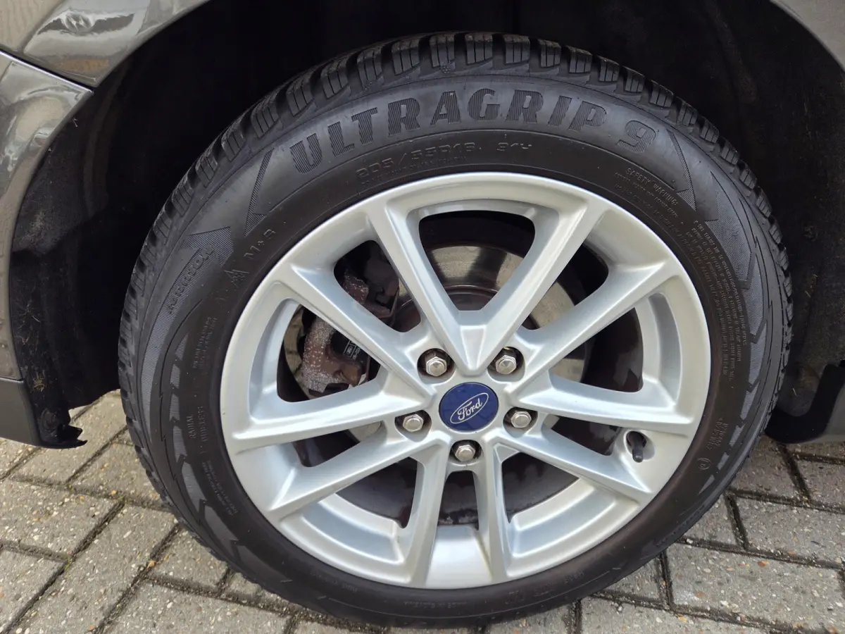 1.0 Lease Edition Navigatie/ Parkeersensoren achter/ Trekhaak/ Cruise control/ Rijklaarprijs!