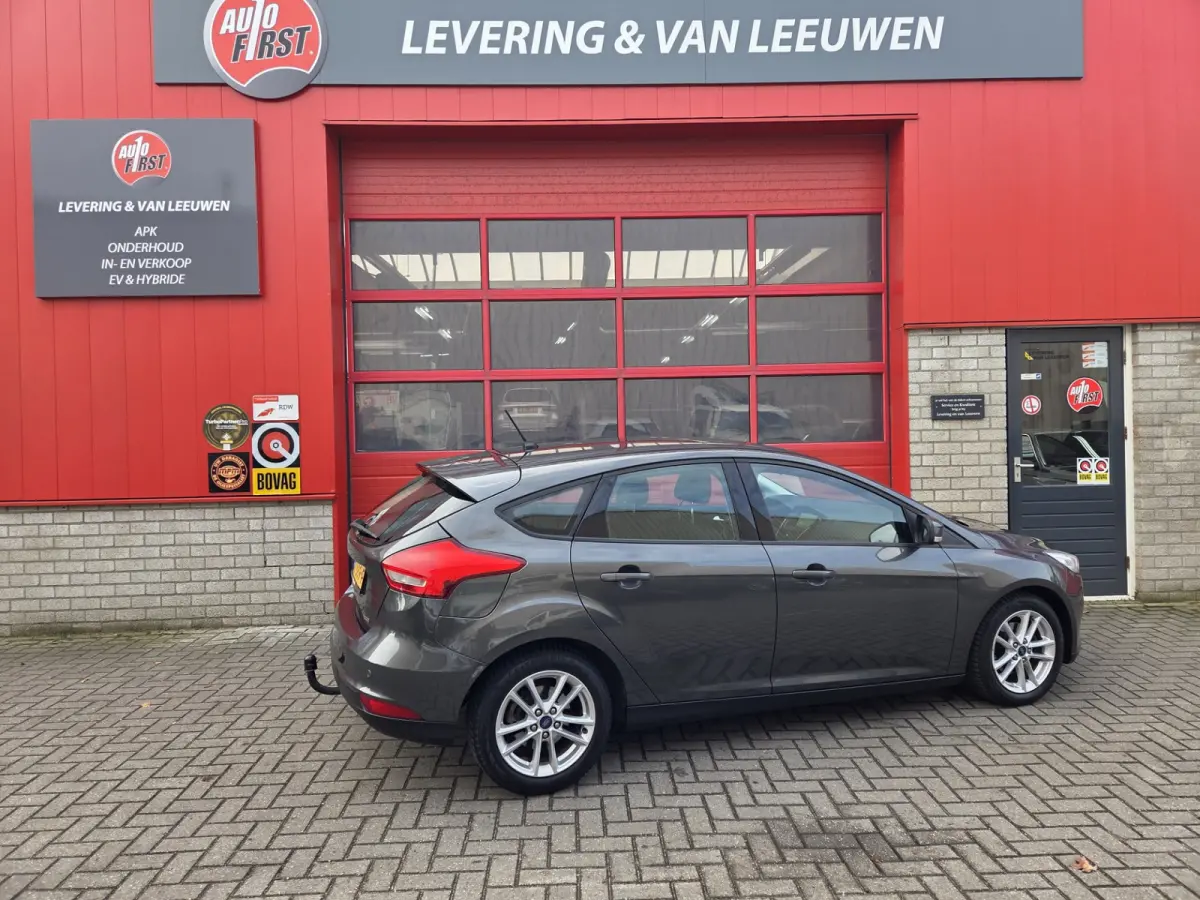 1.0 Lease Edition Navigatie/ Parkeersensoren achter/ Trekhaak/ Cruise control/ Rijklaarprijs!