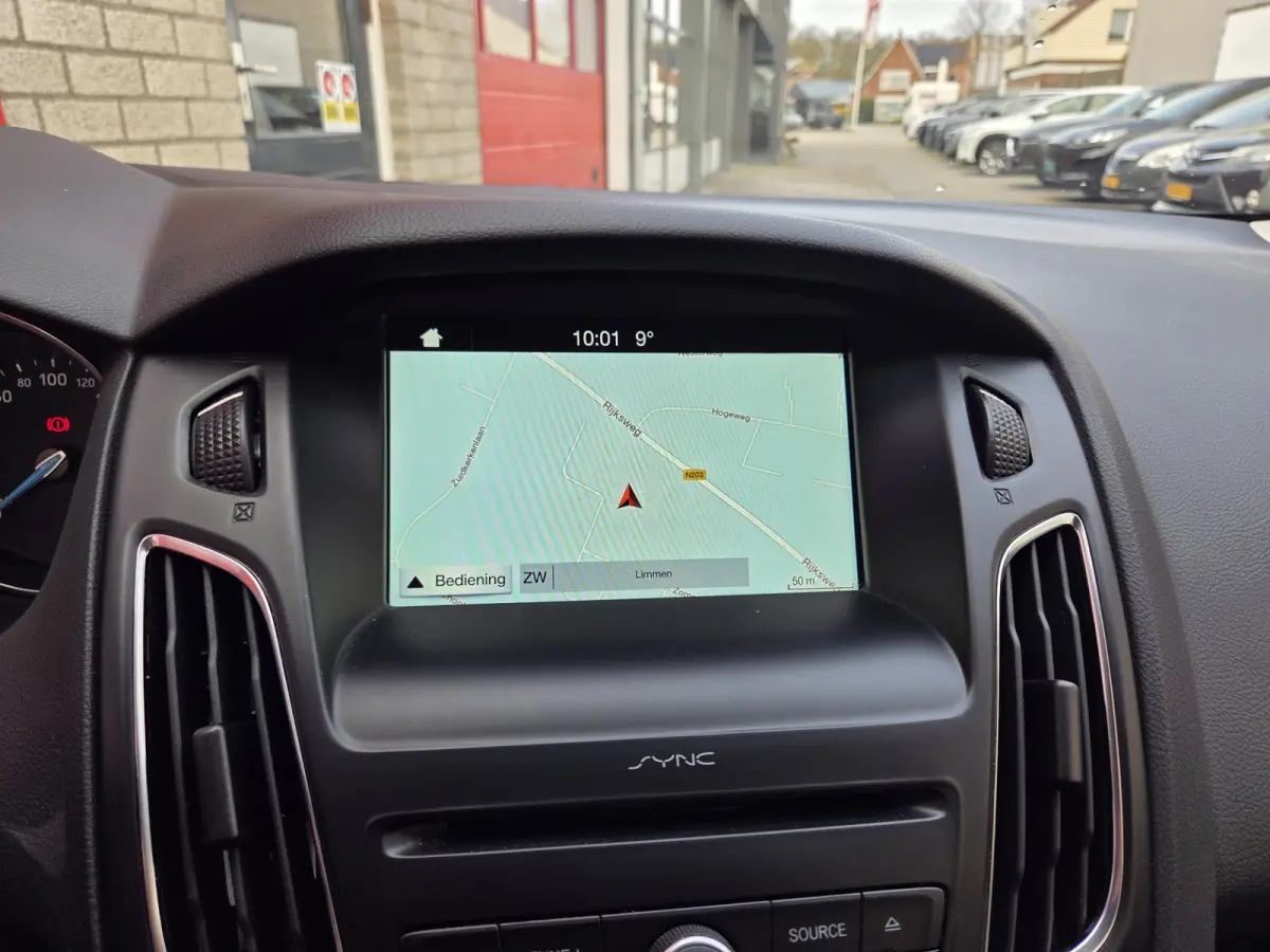 1.0 Lease Edition Navigatie/ Parkeersensoren achter/ Trekhaak/ Cruise control/ Rijklaarprijs!