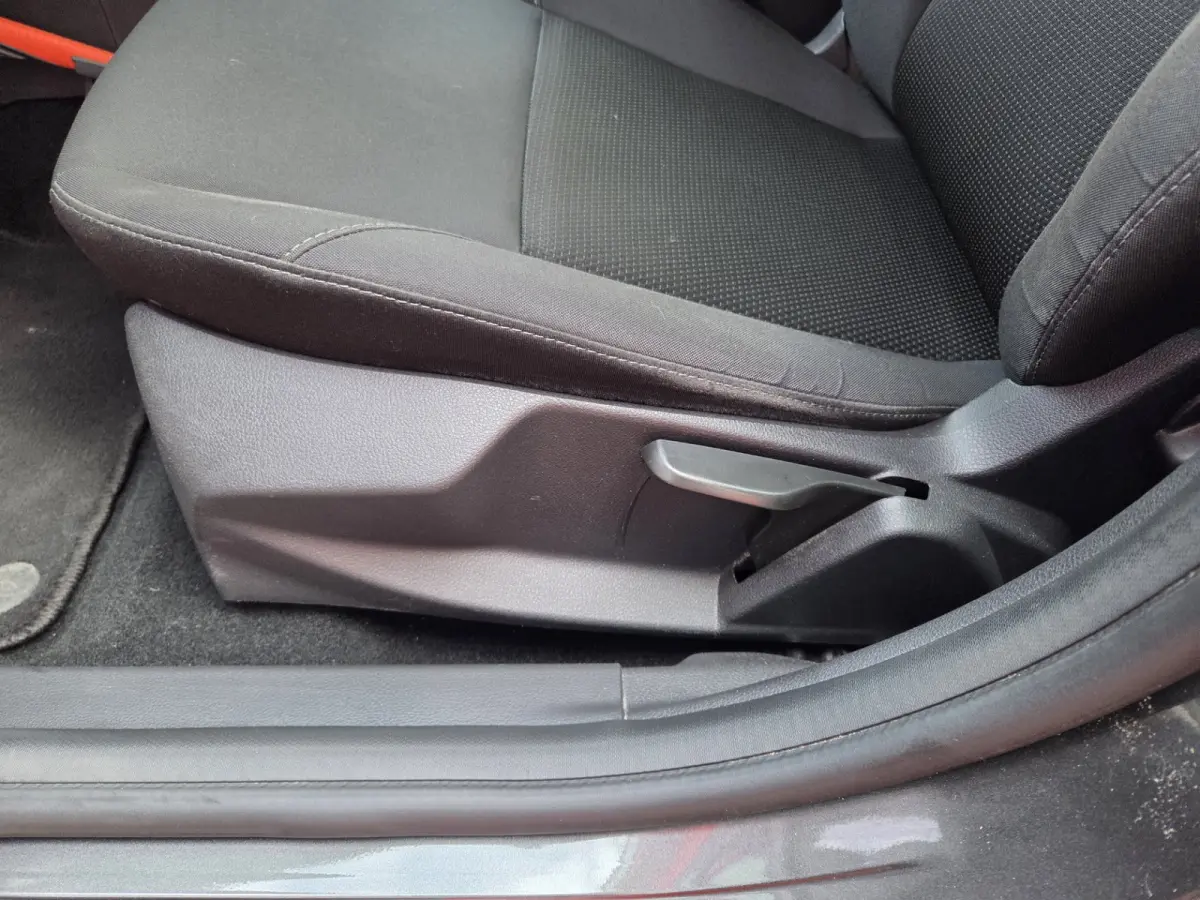1.0 Lease Edition Navigatie/ Parkeersensoren achter/ Trekhaak/ Cruise control/ Rijklaarprijs!
