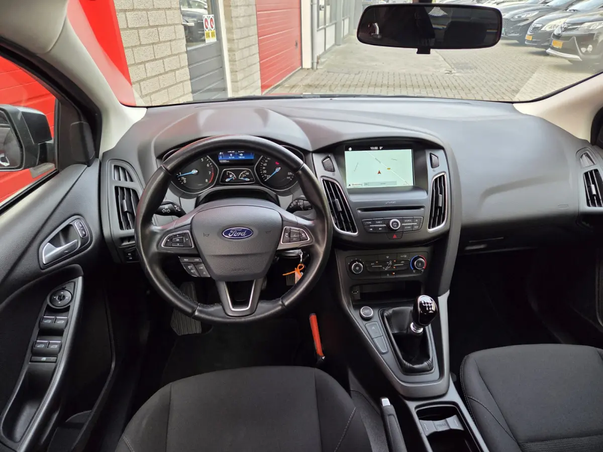 1.0 Lease Edition Navigatie/ Parkeersensoren achter/ Trekhaak/ Cruise control/ Rijklaarprijs!