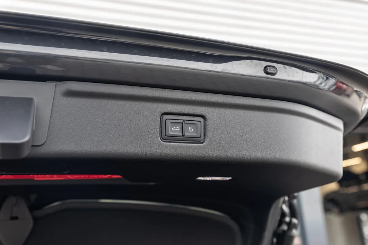 367pk Edition Performance 100 kWh | Trekhaak | Zwart Optiek