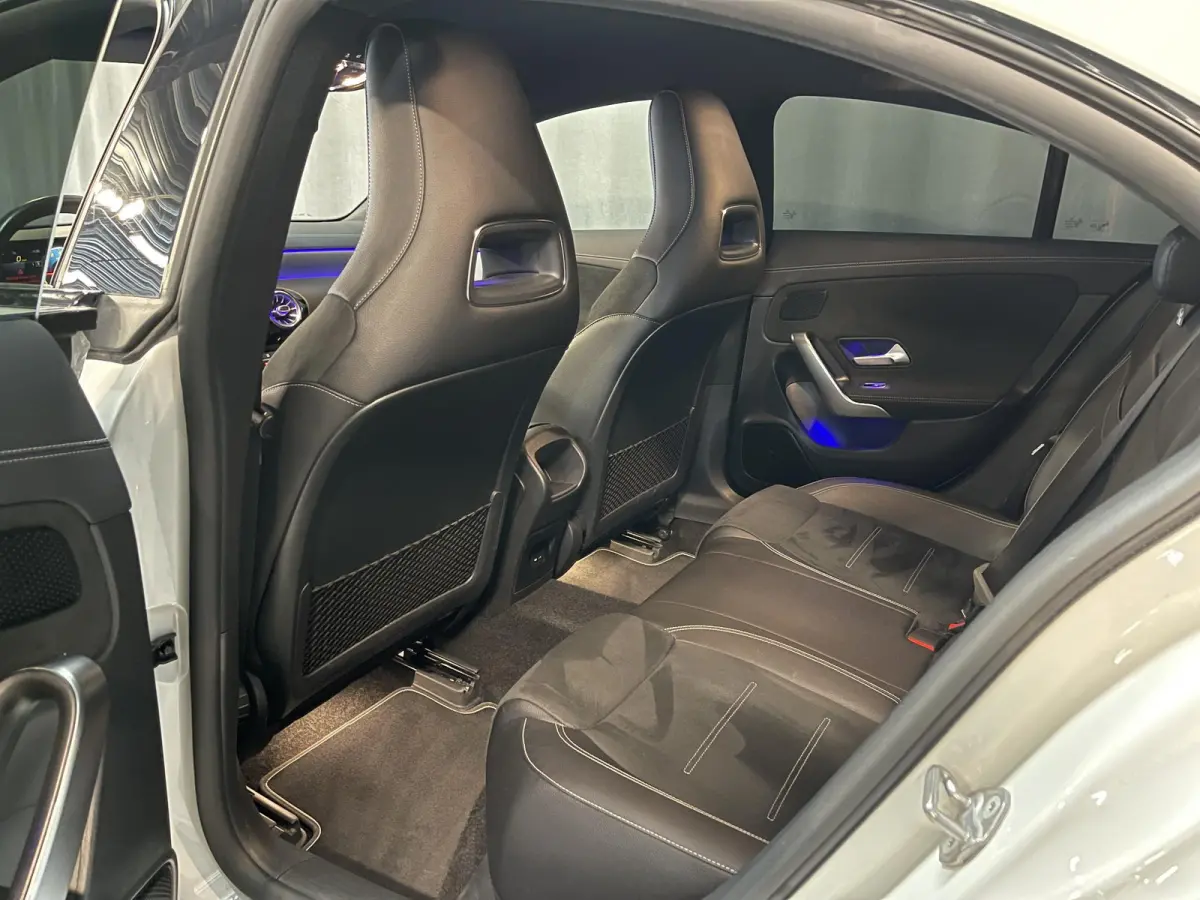 250 e Advantage AMG Line 18"/Dodehoek/Trekhaak/Camera/Sfeerverlichting/Stoelverwarming