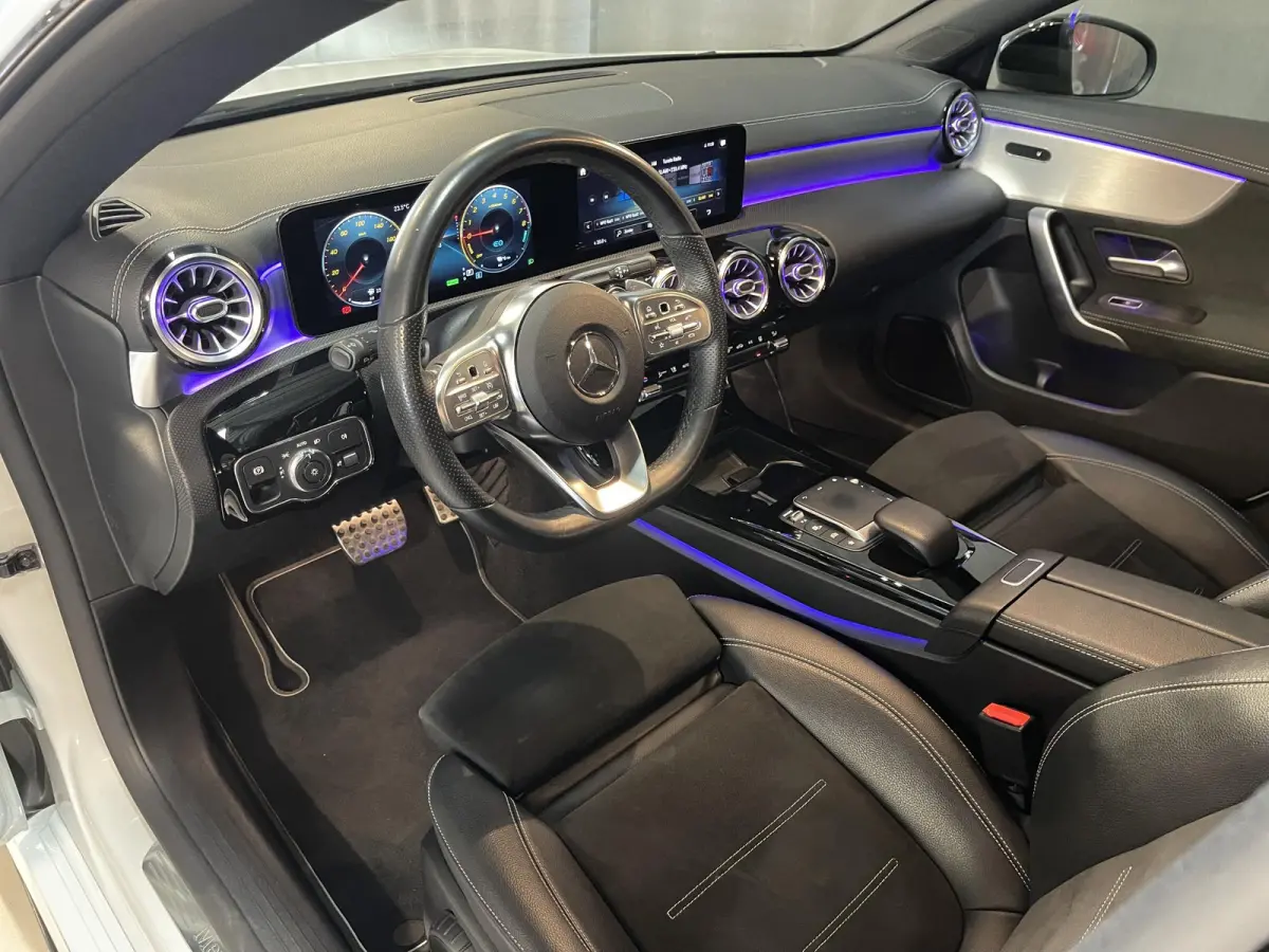 250 e Advantage AMG Line 18"/Dodehoek/Trekhaak/Camera/Sfeerverlichting/Stoelverwarming