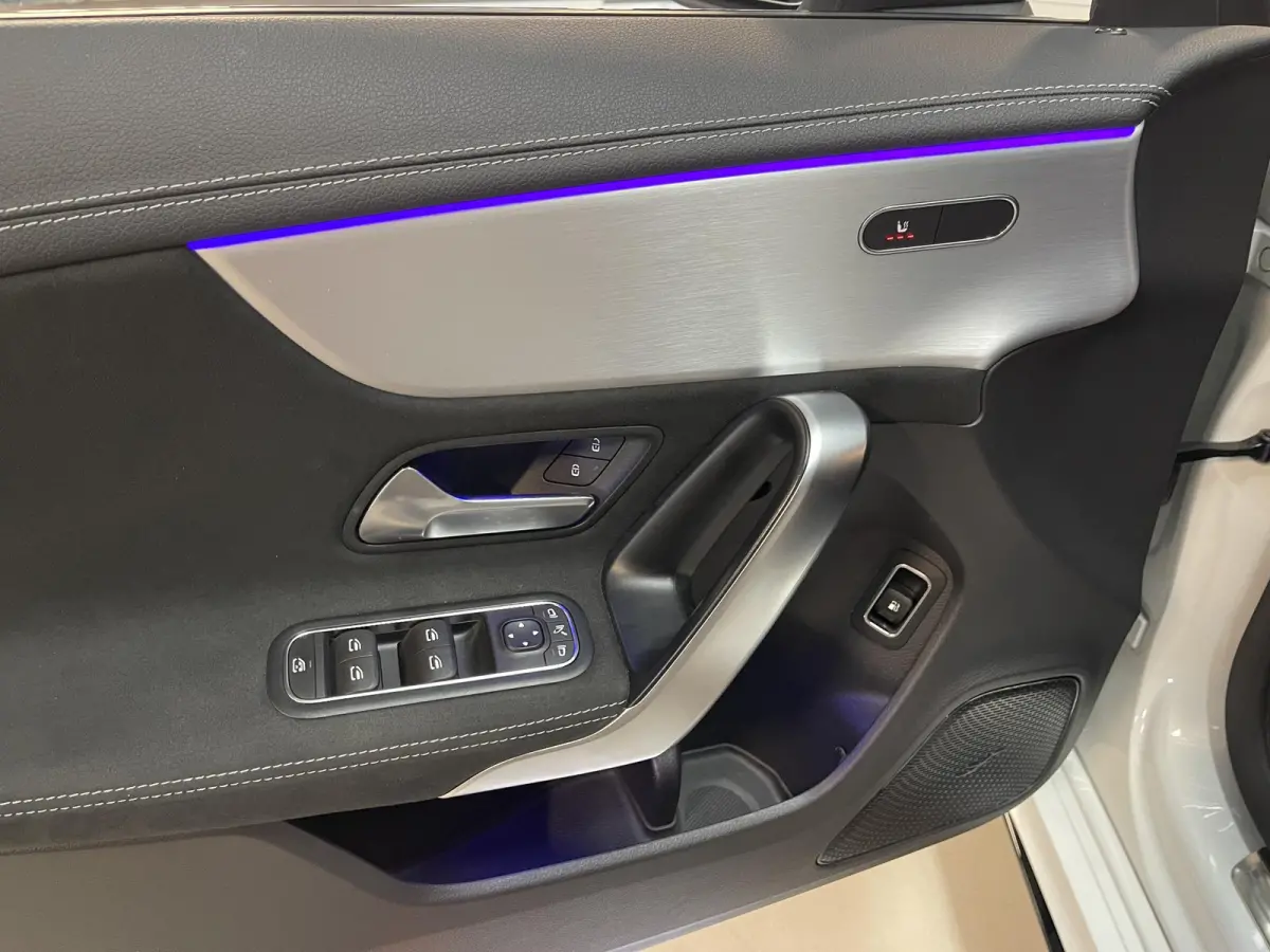 250 e Advantage AMG Line 18"/Dodehoek/Trekhaak/Camera/Sfeerverlichting/Stoelverwarming