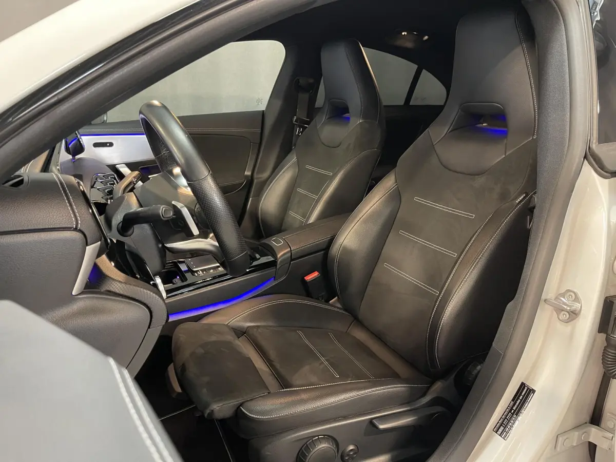 250 e Advantage AMG Line 18"/Dodehoek/Trekhaak/Camera/Sfeerverlichting/Stoelverwarming